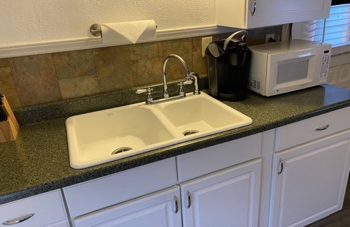 Geneva-on-the-Lake House | Great Strip Location |WalktoLake|Wine Country|Brewing Company|A/C|Grill&Firepit