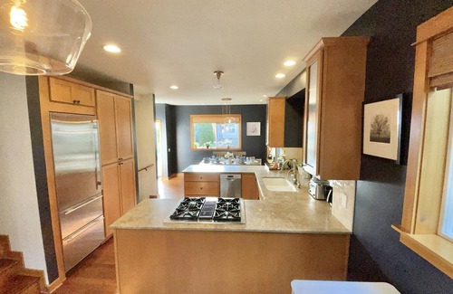 Queen Anne House | Great town home located in West Queen Anne With a great view of Elliott Bay