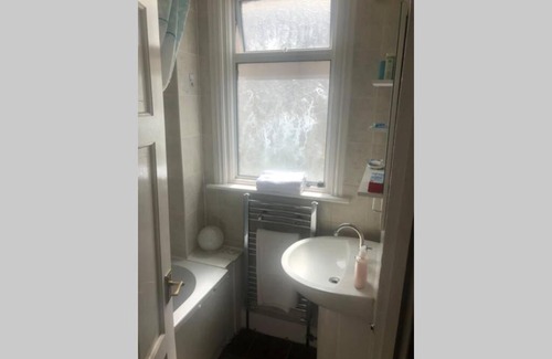 Barking Apartment | Great transport links Barking East London