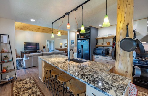 San Juan River Village Cabin | Great View, Near National Forest