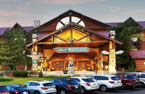 Lake Delton House | Great Wolf Lodge Wisconsin Dells - Amazing Resort w/Indoor Park Fun Included!