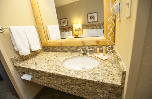 Lake Delton Resort | Great Wolf Lodge Wisconsin Dells