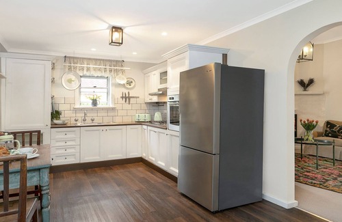 Bundanoon House | Grebe Cottage - Let yourself relax and feel at ease in this charming, well-appointed cottage.