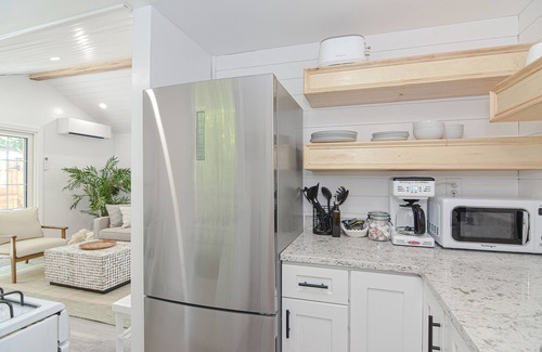 East Sandwich Cottage | Green Anchor Cottage - private hot tub getaway!