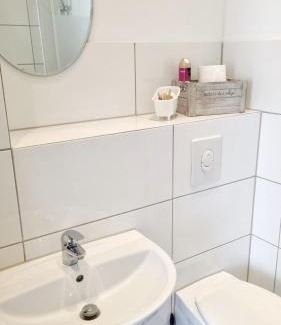 Neukoelln Apartment | Green Apartment Fine for couples Neukölln