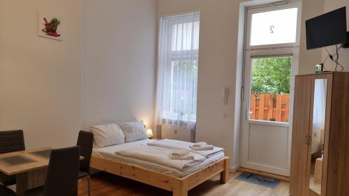 Neukoelln Apartment | Green Apartment KM2 XL Studio with terrace