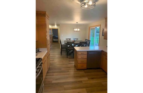 Bellevue House | Green Bay Central Location! Great Yard! Big Deck! Bike Trails! Dog Park!Private!