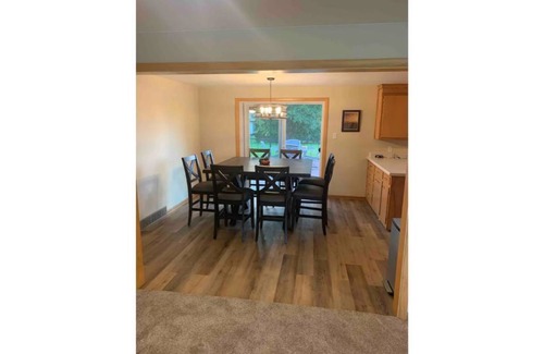 Bellevue House | Green Bay Central Location! Great Yard! Big Deck! Bike Trails! Dog Park!Private!