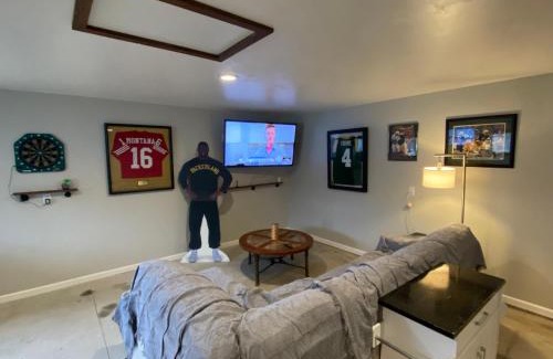 Green Bay House | Green Bay Packer Game House or Resch Expo less than 1 mile from Lambeau Field
