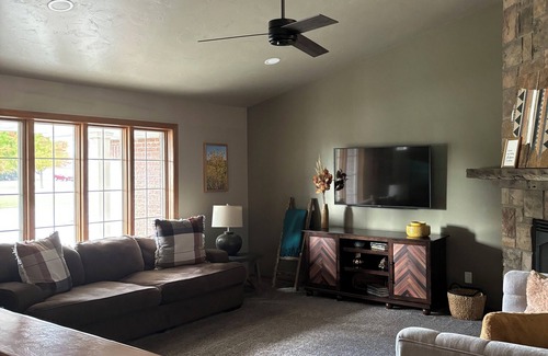 Ashwaubenon House | Green Bay's Hometown Hideaway