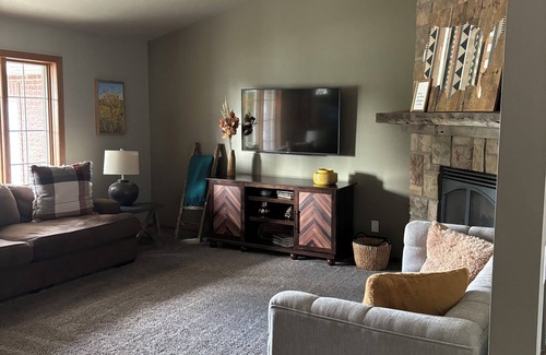 Ashwaubenon House | Green Bay's Hometown Hideaway
