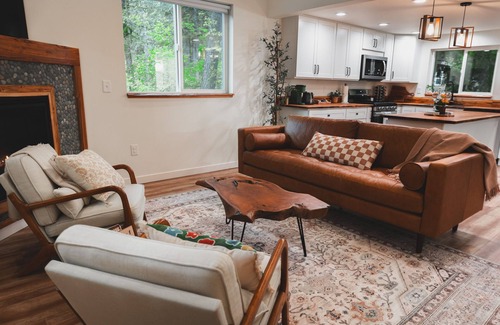 Ashford Cabin | Green Cabin - Hot tub, EV, Fire Pit, Hammock