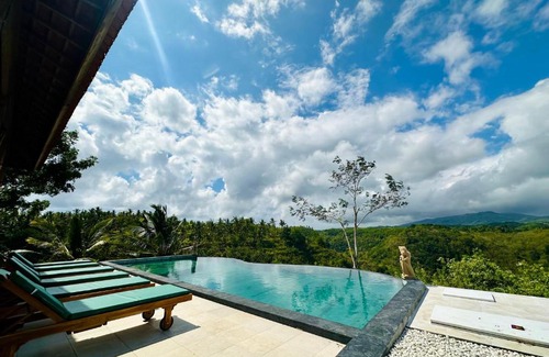 Penida Island Hotel | Green Coco Suite