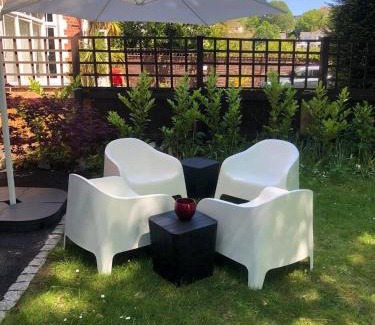 Torquay City Centre Apartment | Green Corner Villa - Walls Hill - Cosy Luxury Apartment in Central Torquay with Free Parking & EV
