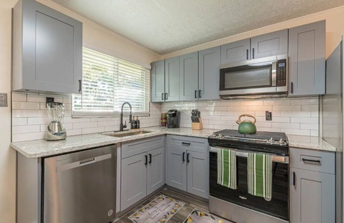 Hapeville Cottage | Green Door In Hapeville #1n