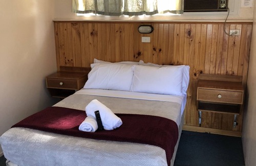Lavington Hotel | Green Door Motel