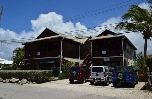 Silver Sands Apartment | Green Garden Apartment at Blue Ocean Cottage in Silver Sands