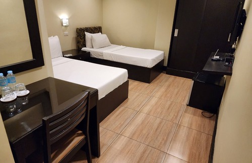 Calamba Hotel | Green Glass Hotel