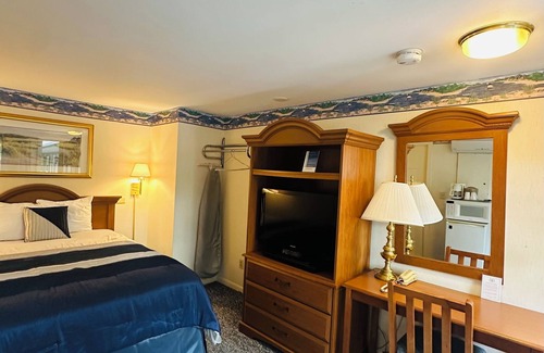 East Falmouth Hotel | Green Harbor Waterfront Lodging