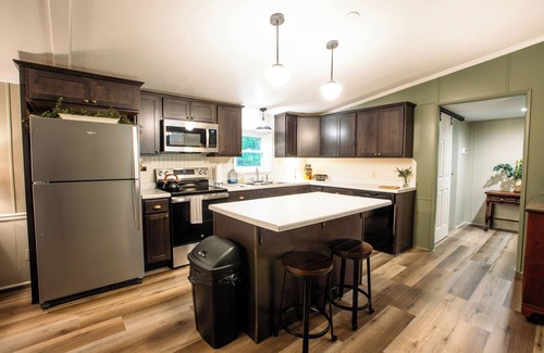 Geneva House | Green Haven - a newly renovated quiet retreat near Wineries, Lake Erie, & Spire