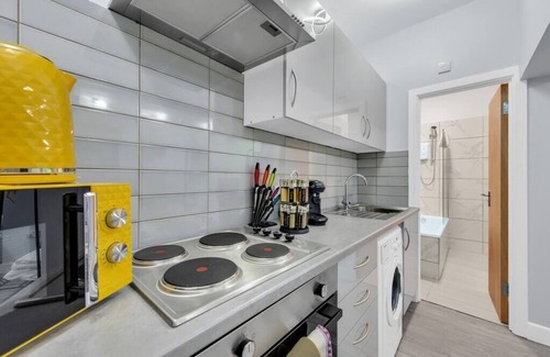 Seven Sisters Apartment | Green Haven Sleeps Two