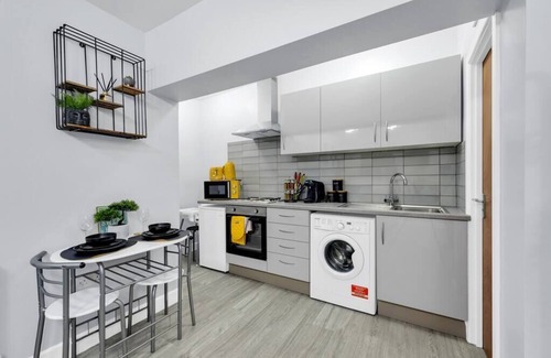 Seven Sisters Apartment | Green Haven Sleeps Two