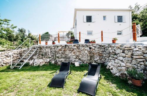 Komaji Apartment | Green Hill Apartment