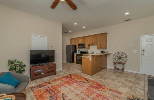 Downtown Apartment | Green Jacket Getaway - Augusta Downtown Delight