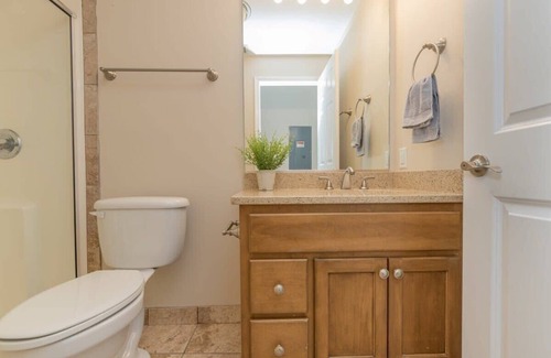 Downtown Apartment | Green Jacket Getaway - Augusta Downtown Delight
