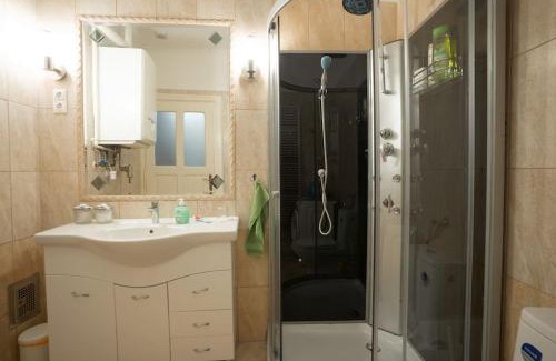 Belso-Ferencvaros Apartment | Green Kalvin
