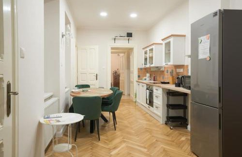 Belso-Ferencvaros Apartment | Green Kalvin