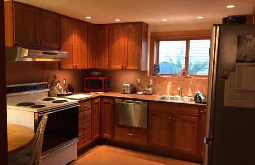 Phinney Ridge Apartment | 'Green Lake Getaway'