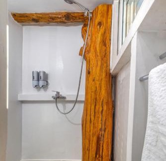 Neromilos Apartment | Green Leaf