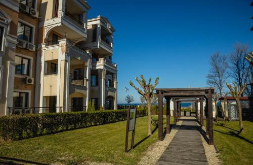 Sozopol Apartment | Green Life One-Bedroom Apartment with Sea View by Flаt Manаger