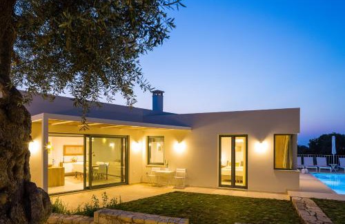 Atsipópoulon Villa | Green Oasis Residence with Hot Tub