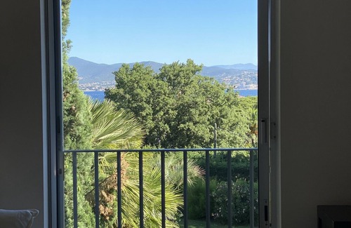 Saint-Tropez Villa | Green oasis with magnificent sea views, center within walking distance, including housekeeper