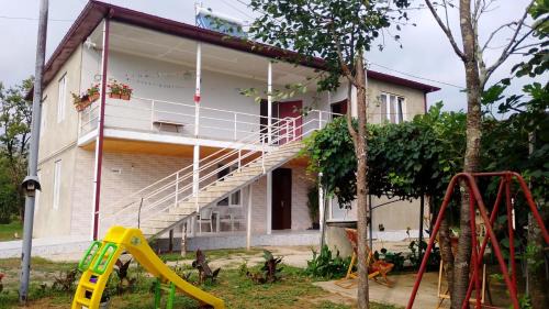 Salkhino House | Green Palms-მწვანე პალმები