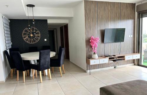 Bat Yam Apartment | Green Paradise