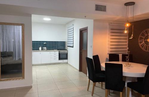 Bat Yam Apartment | Green Paradise