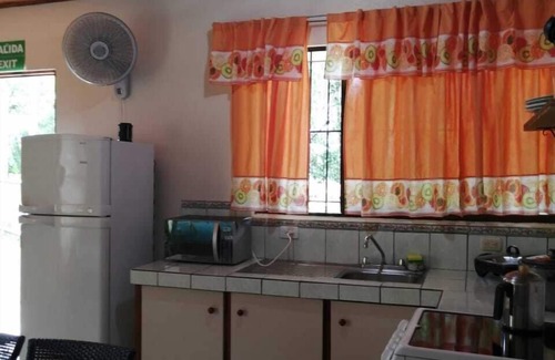 Cahuita Cabin | GREEN PARAKEET LITTLE HOUSE