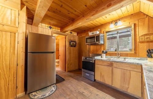 Meadow View Heights Cabin | Green Pines Cottage!