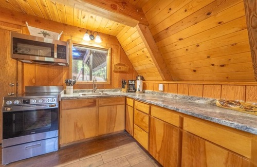 Meadow View Heights Cabin | Green Pines Cottage!