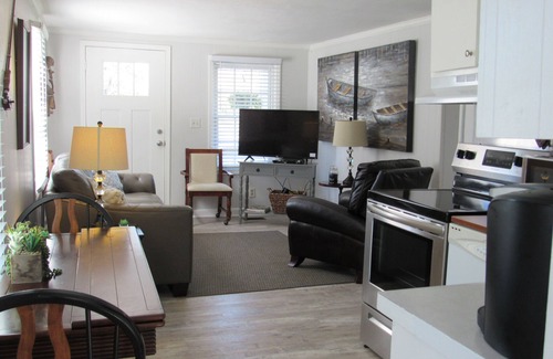 Anderson Cottage | Green Pond Landing Cozy Cottage. Boat parking, Pet Permitted