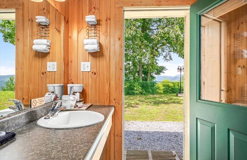 Saluda Hotel | Green River Lodge
