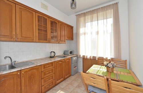 Kentron Apartment | Green room in Yerevan