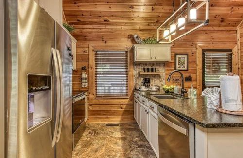 Sevierville House | Green Sky Lodge by Avada Properties