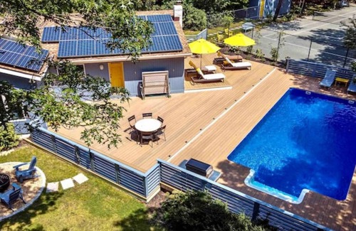 East Quogue House | Green solar tennis compound - 2 stylish dwellings
