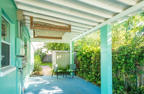 Redington Shores Cottage | Green Turtle East - STEPS from the BEACH