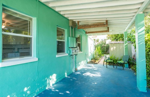 Redington Shores Cottage | Green Turtle East - STEPS from the BEACH