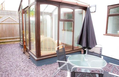 Merthyr Tydfil House | Greenacres Bungalow 2 Bedroom Sleeps 4 Near Town Centre
